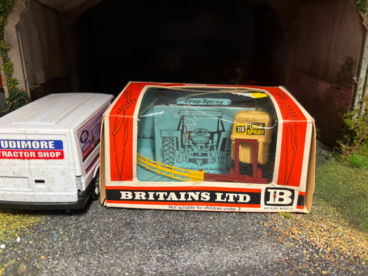 9548 Britains Crop Sprayer 1:32 scale obsolete in straw box