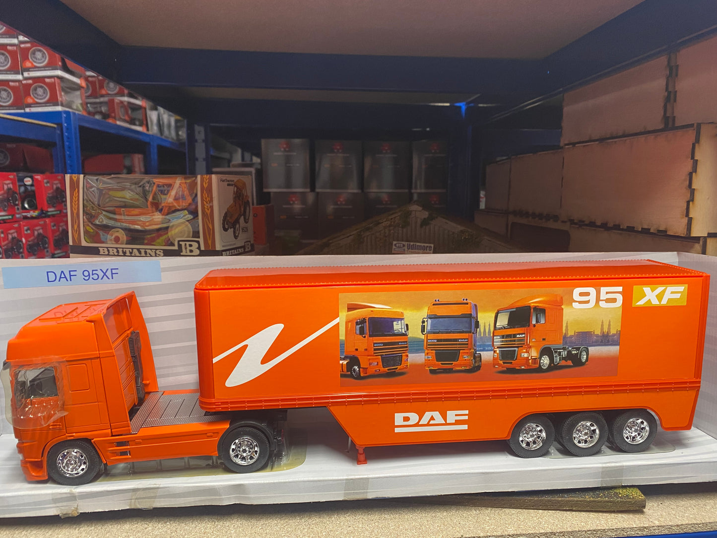 Fast Lane Toys R Us DAF Truck Transporter 1:32 scale boxed OBSOLETE 2007