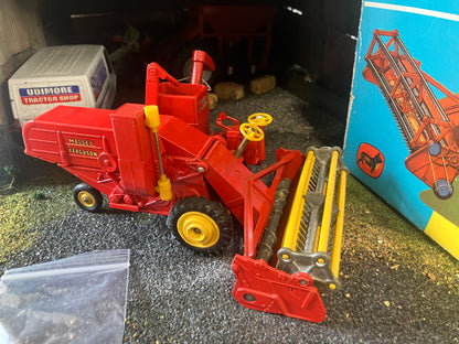 Corgi 1111 Massey Ferguson 780 Combine Harvester boxed