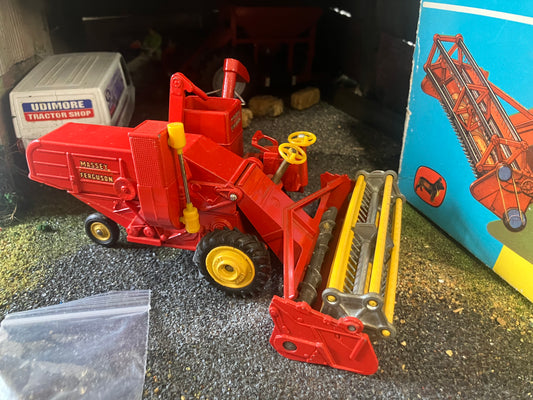 Corgi 1111 Massey Ferguson 780 Combine Harvester boxed