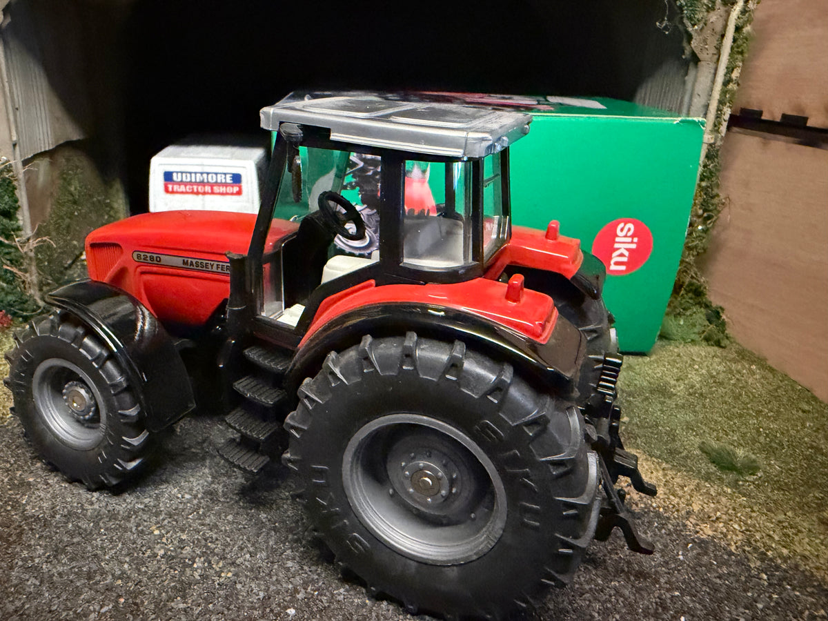 RARE Siku Massey Ferguson 8280 Tractor 3251 – 1:32 Scale Boxed