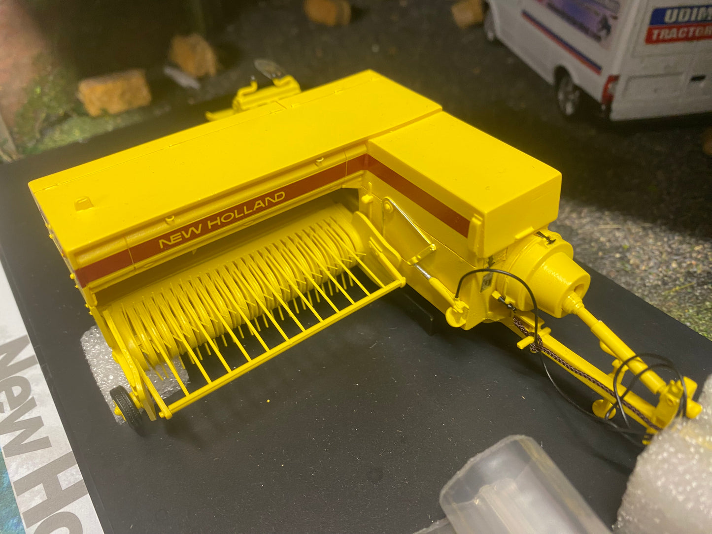 New Holland 945 Hayliner Baler Limited Edition 1:32 scale VKA Models