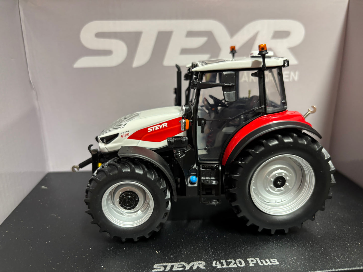 Universal Hobbies Steyr 4120 Plus Tractor 1:32 scale Boxed 6853