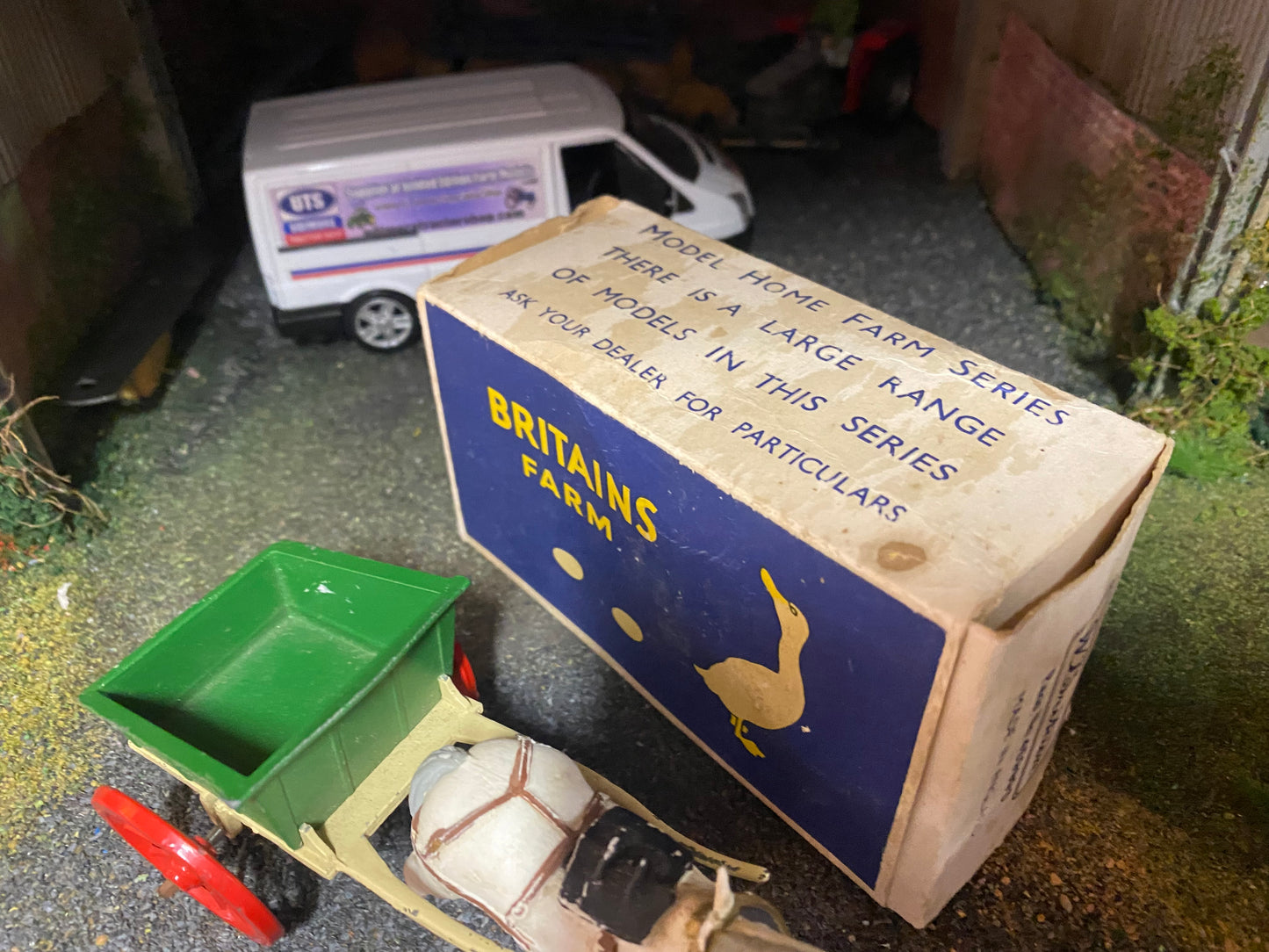40F Vintage Britains Farm Cart with plastic horse 1:32 scale obsolete RARE BOX version