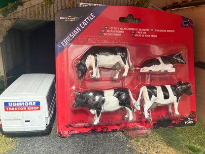 Britains 40961 Friesian Cattle Set – 4 Cows 1:32 Scale – New Boxed