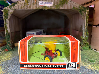 9538 Britains VINTAGE Vicon Vari Spreader straw box 1:32 scale BOXED  Obsolete MIB