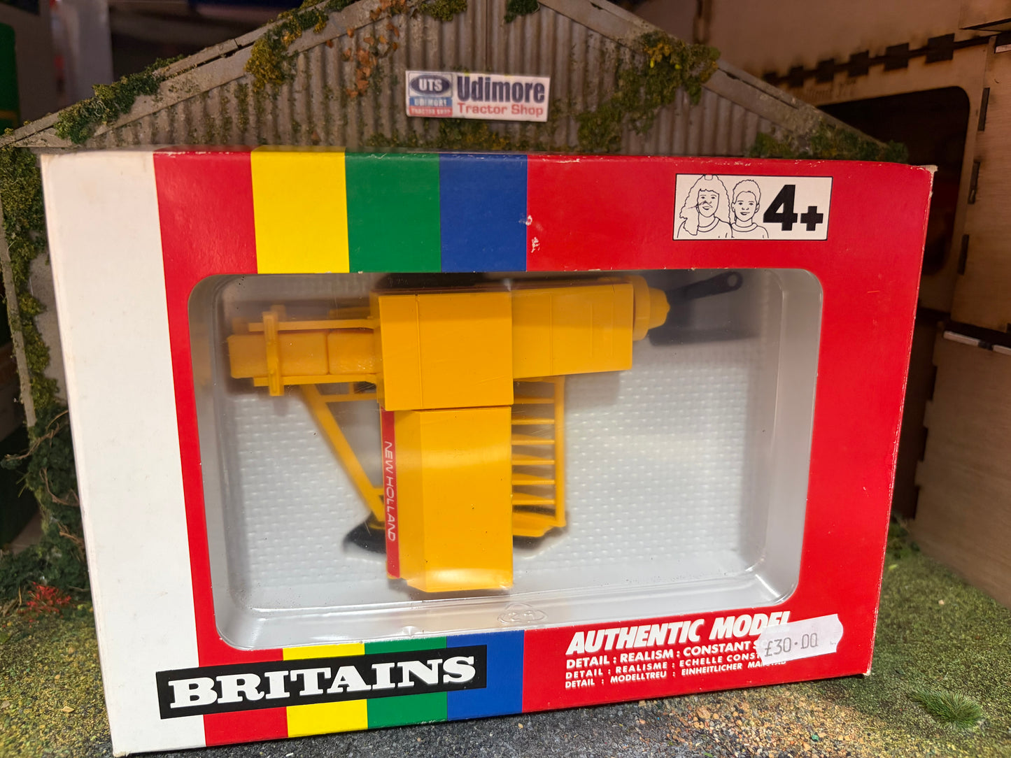 9556 Vintage Britains New Holland 940 Baler 1:32 scale Obsolete box