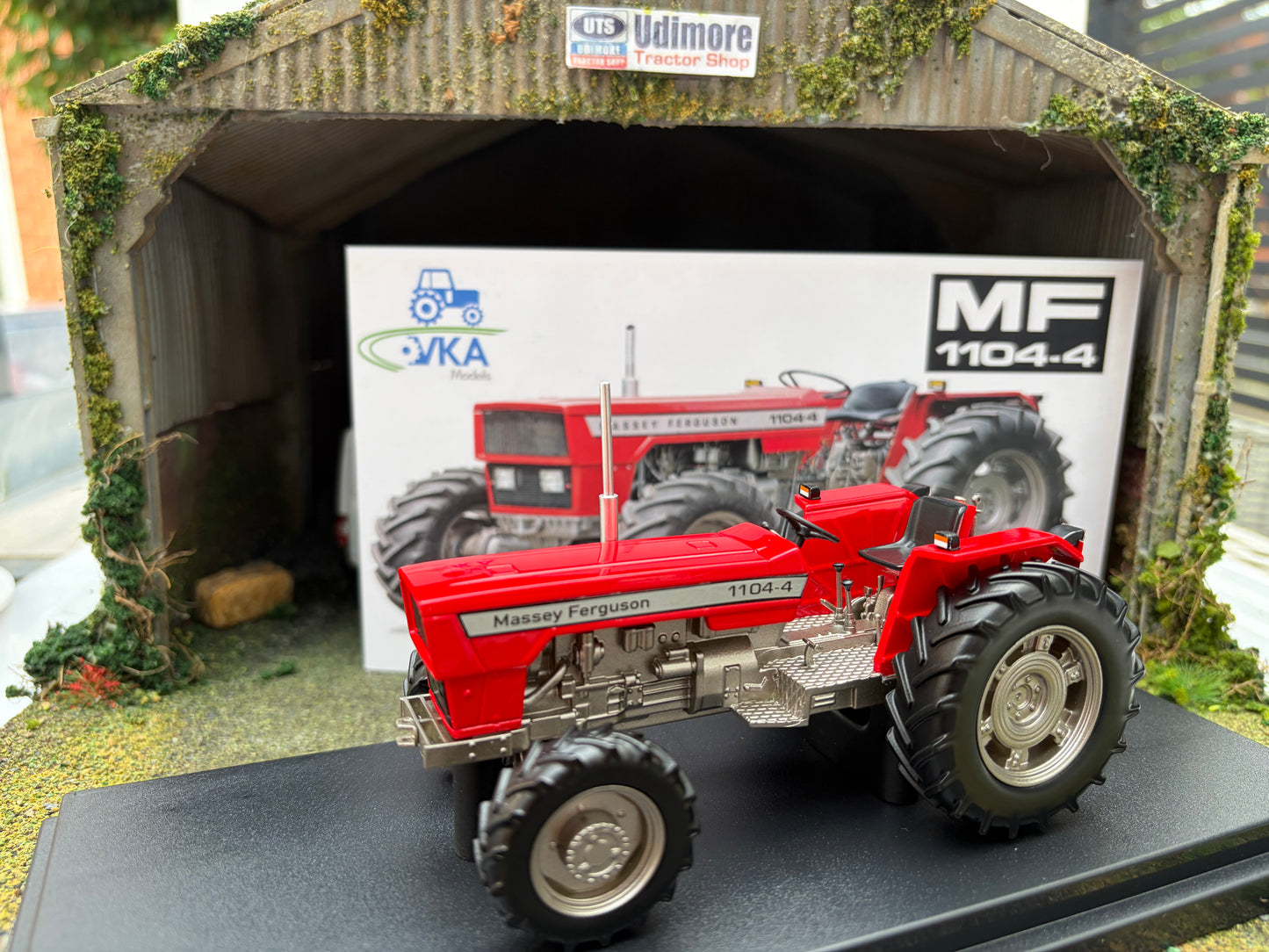 Massey Ferguson 1104-4 Tractor Limited Edition Stunning in 1:32 scale VKA Models