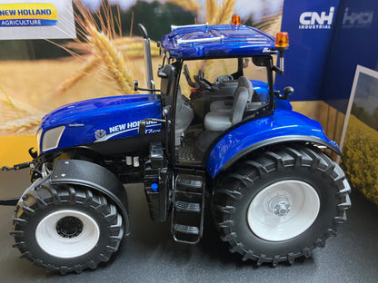 BLUE POWER New Holland T7.270 Auto Command Tractor 1:32 scale Boxed ROS