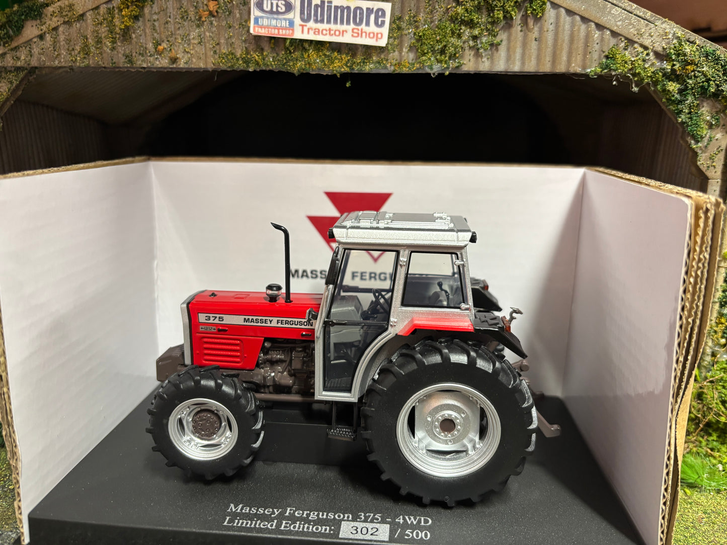 Limited Edition Universal Hobbies Massey Ferguson 375 4wd Tractor BOXED 1:32 scale UH6888