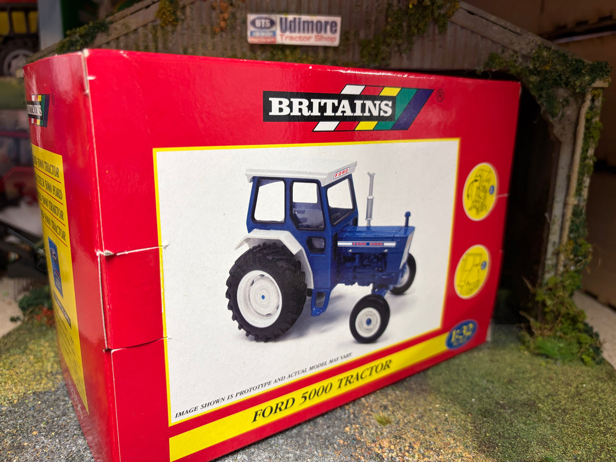 Britains 42196 Ford 5000 Tractor 2007 Version 1:32 Scale – Boxed Obsolete