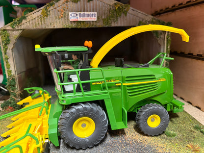 Siku 4056 John Deere 7500 Forage Harvester 2003 1:32 Scale – Boxed Obsolete