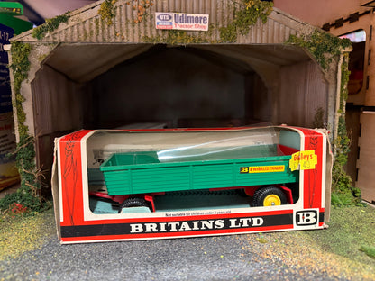 9558 Vintage Britains 8 wheeled trailer 1:32 scale Straw Box obsolete