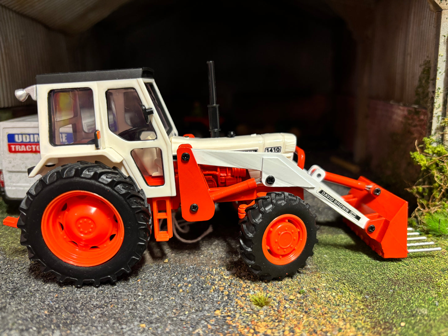 David Brown 1410 Tractor with front loader Conversion Muck,manure, Silage Fork  1:32 scale