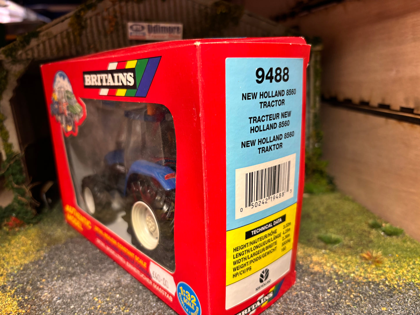 9488 Britains New Holland 8560 Tractor in original  Box obsolete VINTAGE