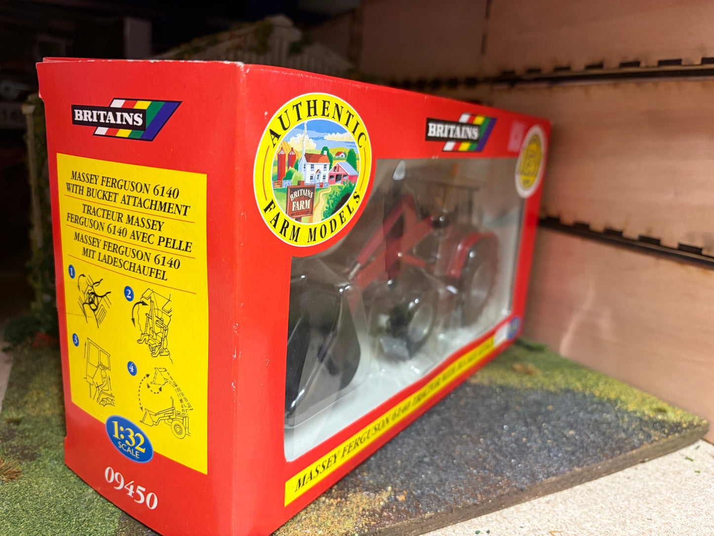 Vintage Britains Massey Ferguson 6140 Tractor with Front Loader & Bucket BOXED 1:32 Scale 09450 Obsolete