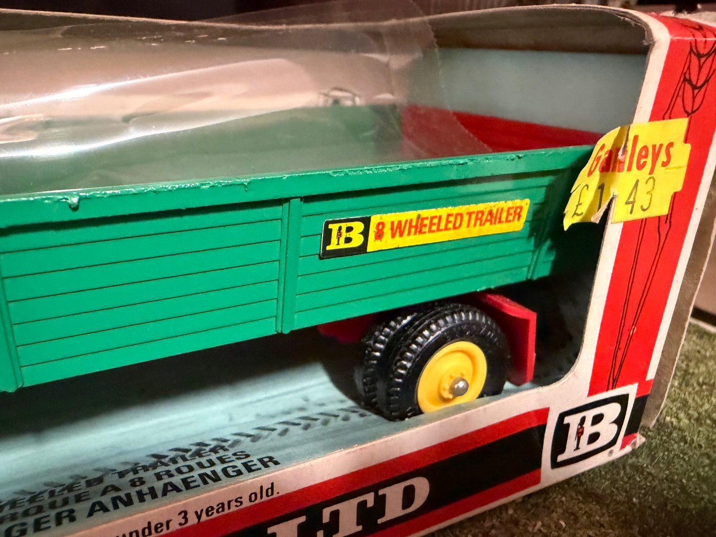 9558 Vintage Britains 8 wheeled trailer 1:32 scale Straw Box obsolete
