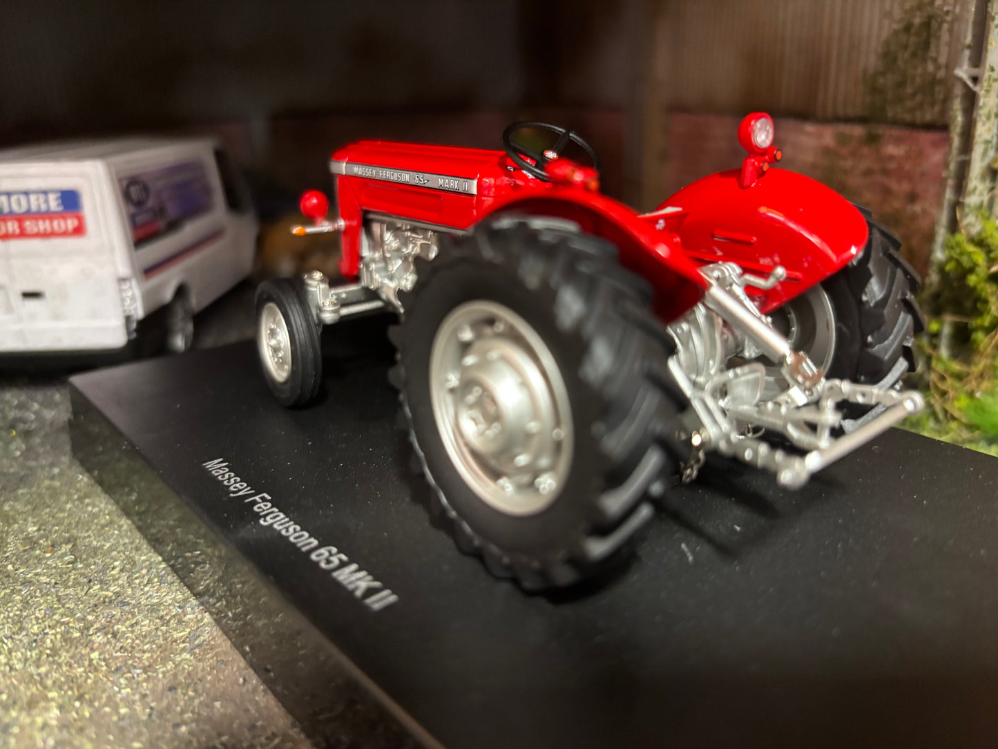 6395 Universal Hobbies Massey Ferguson 65 mk 2 tractor BOXED 1:32 scale NEW