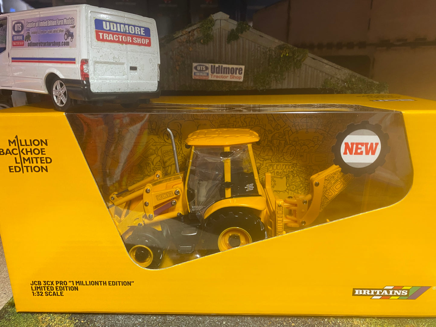 Limited Edition Britains JCB Millionth Backhoe Loader 1:32 scale New BOXED 43411