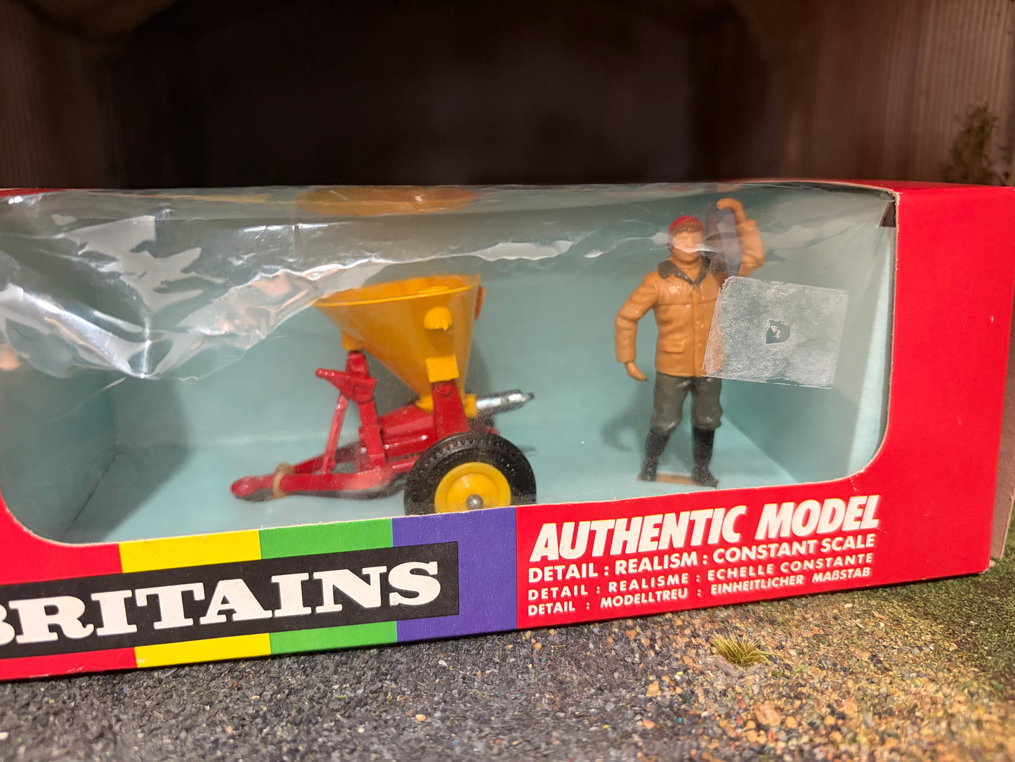 Vintage Britains Vicon Vari Spreader & Farmer Set 9558 BOXED Obsolete 1:32 Scale