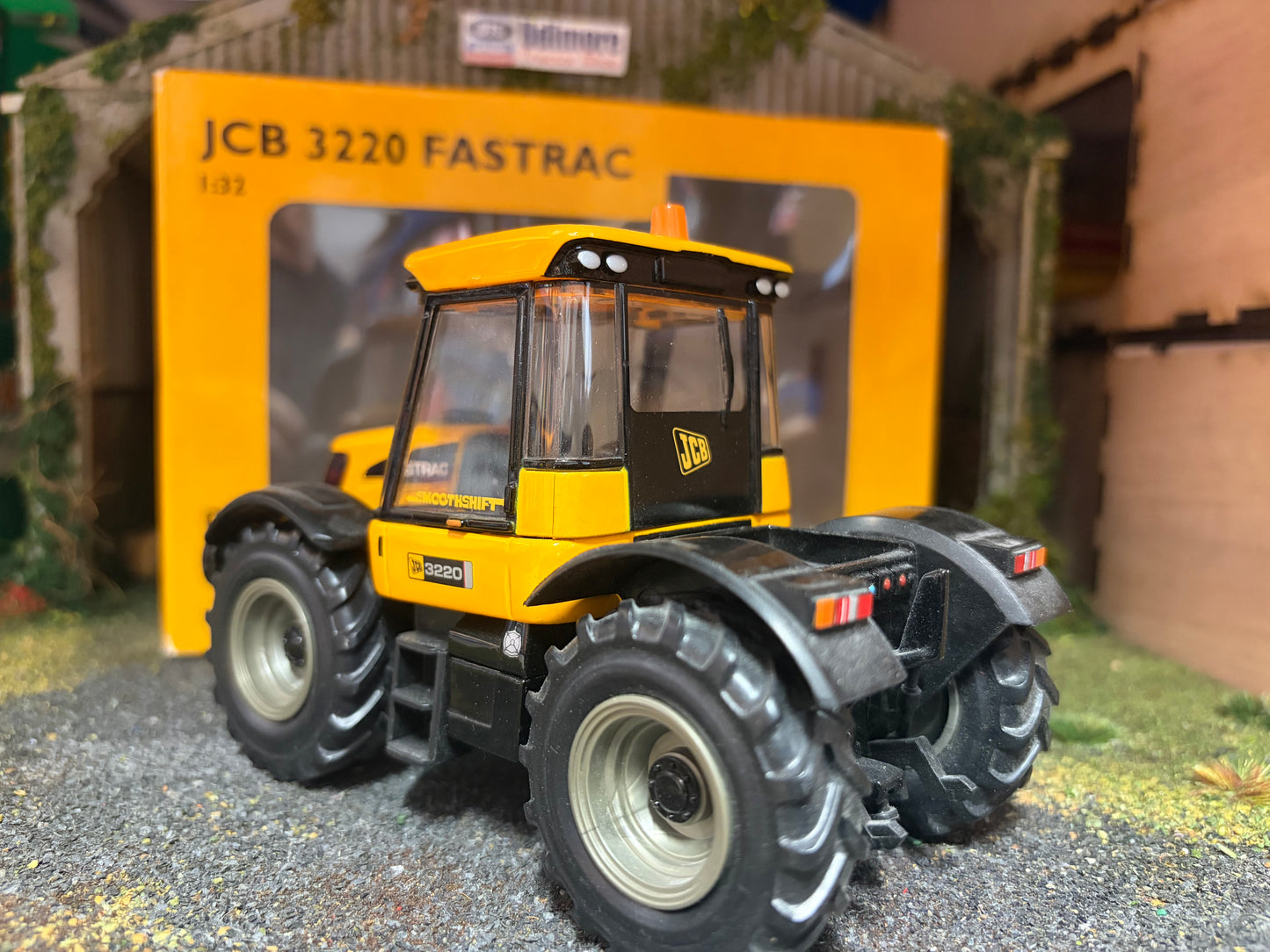 Vintage Britains JCB Fastrac 3220 Tractor 42019 BOXED Obsolete 1:32 Scale (2005)
