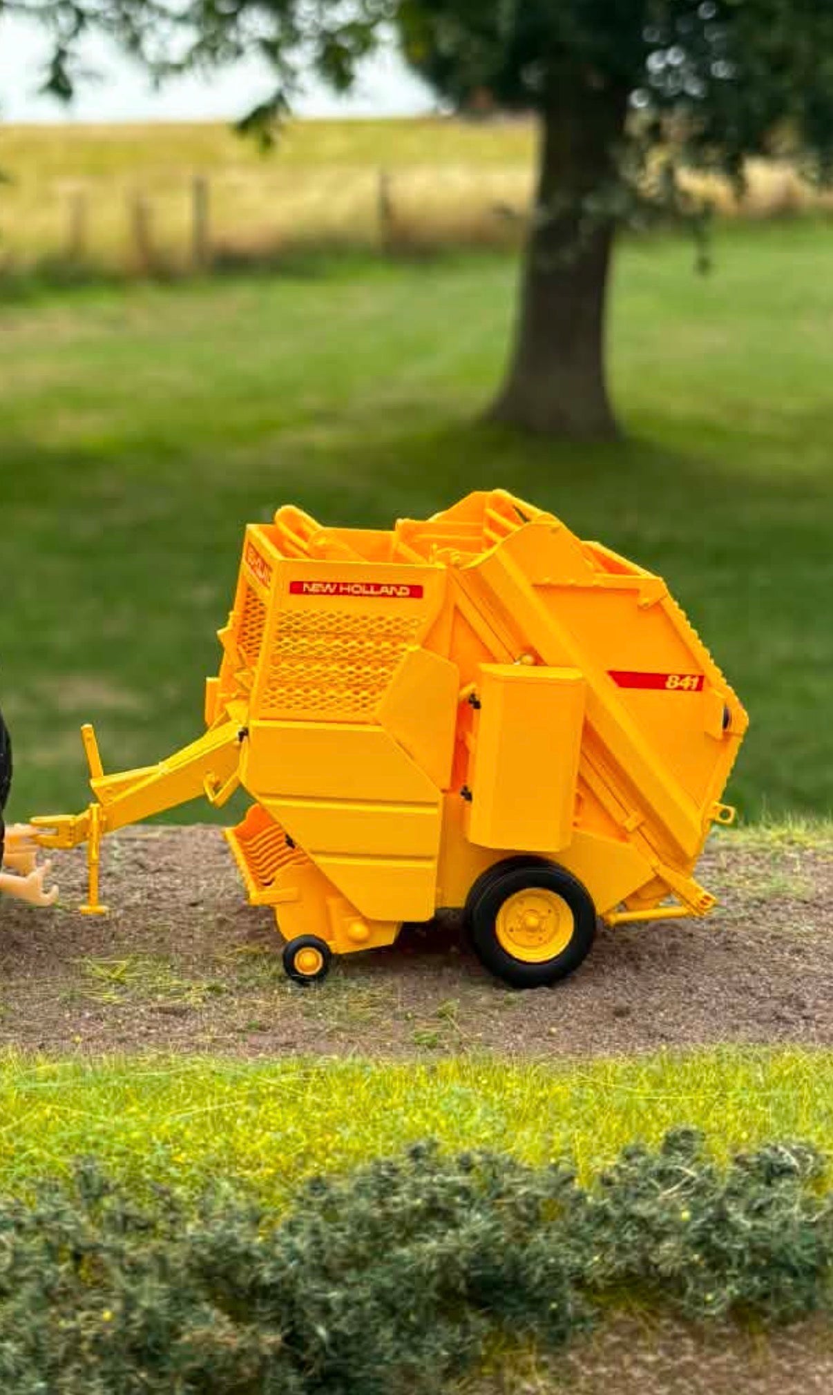 MAP Miniagripassion New Holland 841 Baler Yellow Version Scratch-Built UTS Exclusive – 1:32 Scale – COLLECTION ONLY