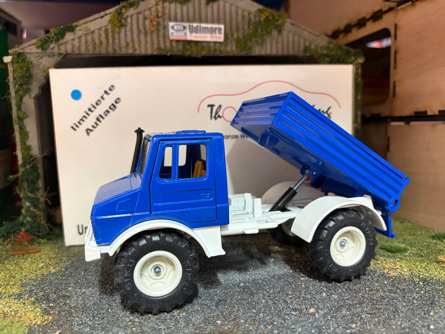 Limited Edition Thomas Höing Mercedes-Benz Blue Unimog U1500 SIKU 1:32 Scale Boxed