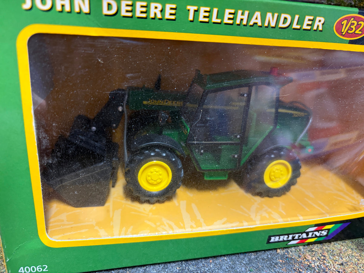 Britains 40062 John Deere 3200 Telehandler 2002 Version 1:32 – Dealer Box Obsolete