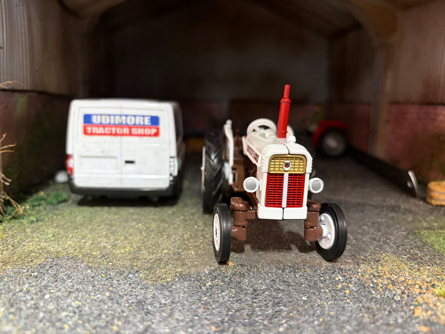 43415 Britains David Brown 990 Selectamatic Tractor 1:32 scale New BOXED