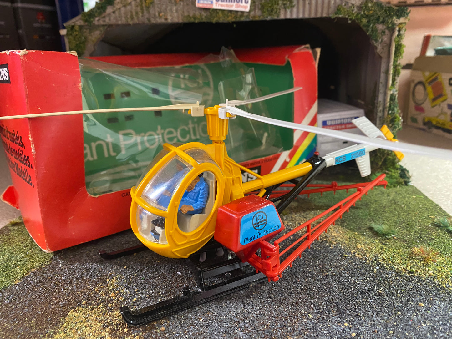 9511 Vintage Britains Hughes ICI Helicopter Crop Sprayer 1:32 scale obsolete