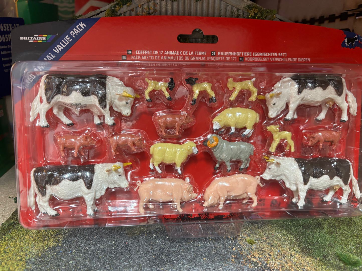 43096 Britains 17 animal set Cows sheep pigs etc 1:32 BOXED