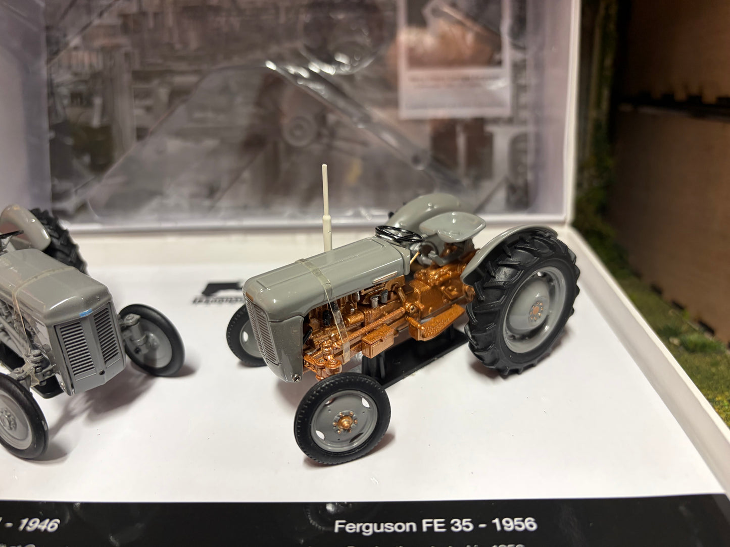 Universal Hobbies Ferguson FE35 Tractor & Ferguson TE 20 Set UH5206 Limited Edition Obsolete 1:32 Scale