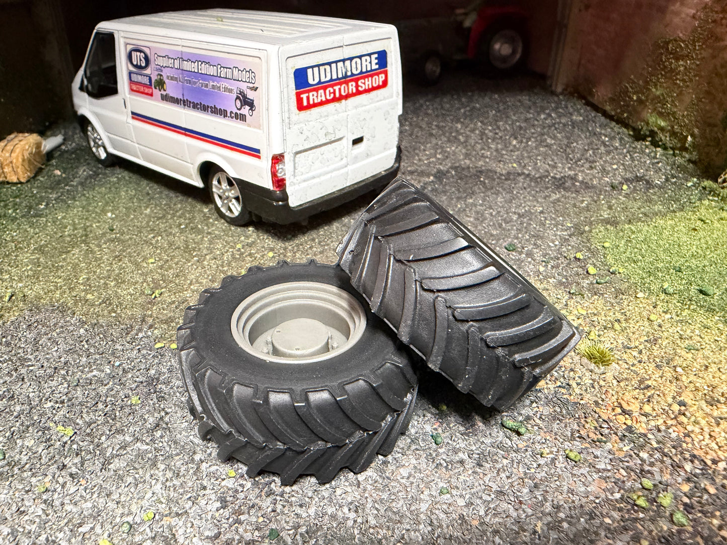 04271 G pair of 4wd Tractor Front wheels 47mm x 20mm  Artisan32 farm machinery 1:32 scale