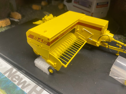 New Holland 945 Hayliner Baler Limited Edition 1:32 scale VKA Models