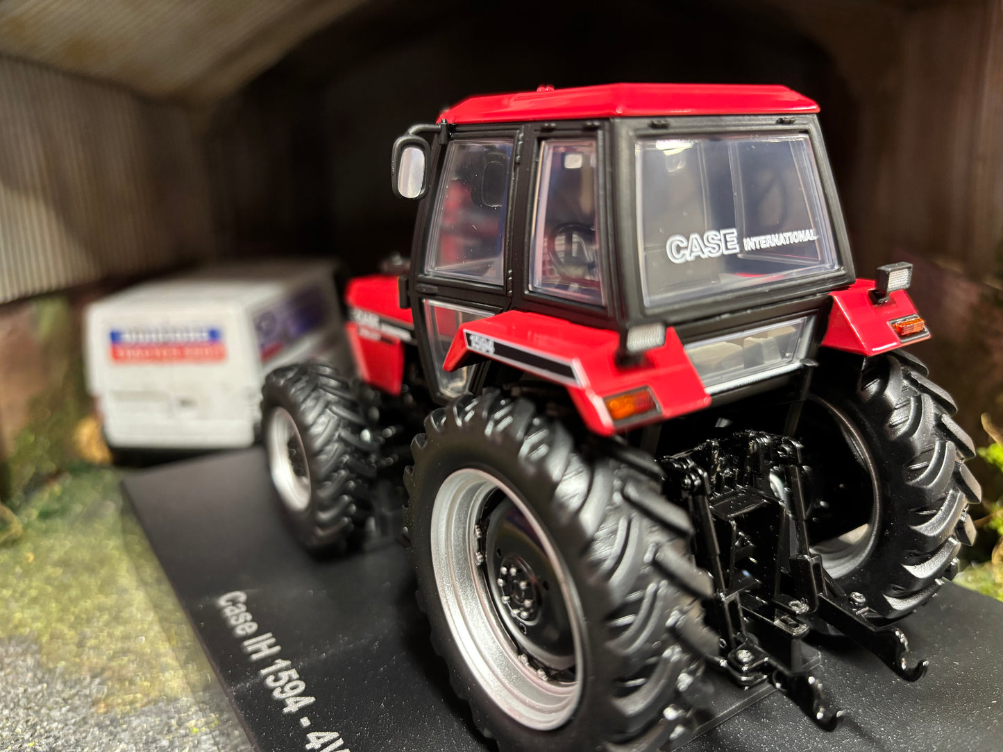 Universal Hobbies CASE International 1594 4wd Hydra shift Tractor BOXED 1:32 scale UH6758