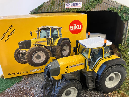 Fendt 924 Pieper Tractor 1:32 scale boxed Siku Manfred Weise Image
