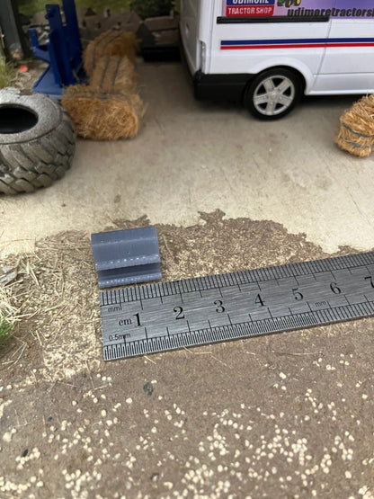 Ford 1000 series Tractor weight block 1:32 scale Image 3