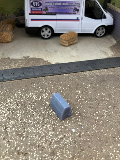 Ford 1000 series Tractor weight block 1:32 scale Image 4