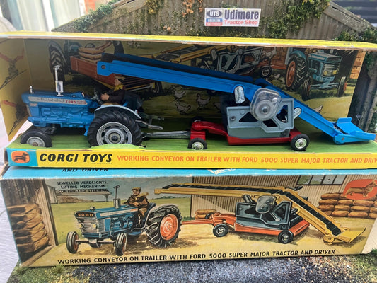 Ford 5000 super major conveyor on trailer Corgi farm set GS47 gift set 47 Image