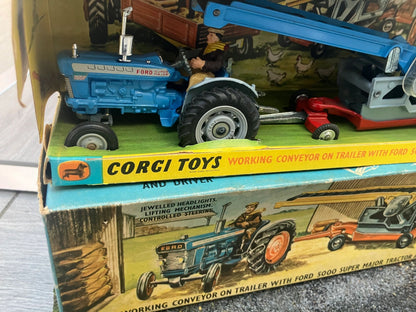 Ford 5000 super major conveyor on trailer Corgi farm set GS47 gift set 47 Image 2