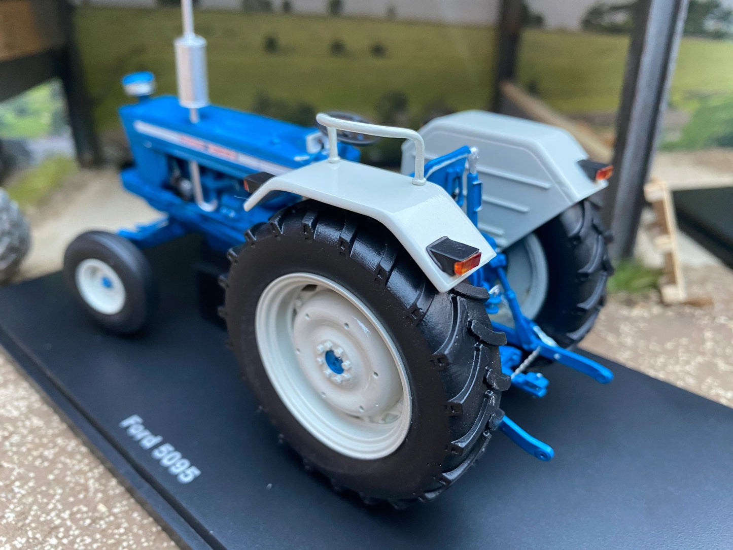 Ford 5095 2wd Tractor Limited Edition Stunning in 1:32 scale VKA Models Image 3