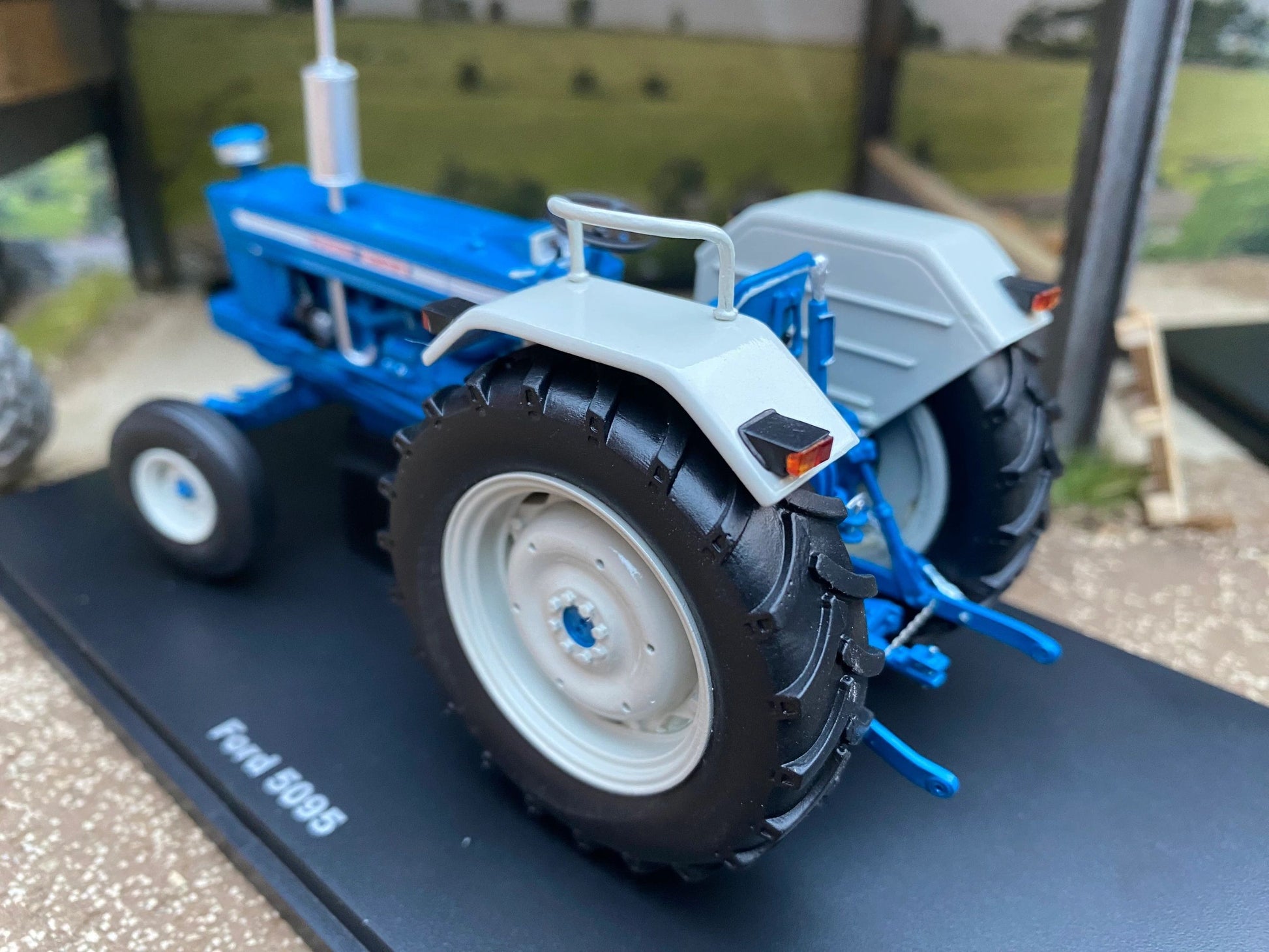 Ford 5095 2wd Tractor Limited Edition Stunning in 1:32 scale VKA Models Image 3