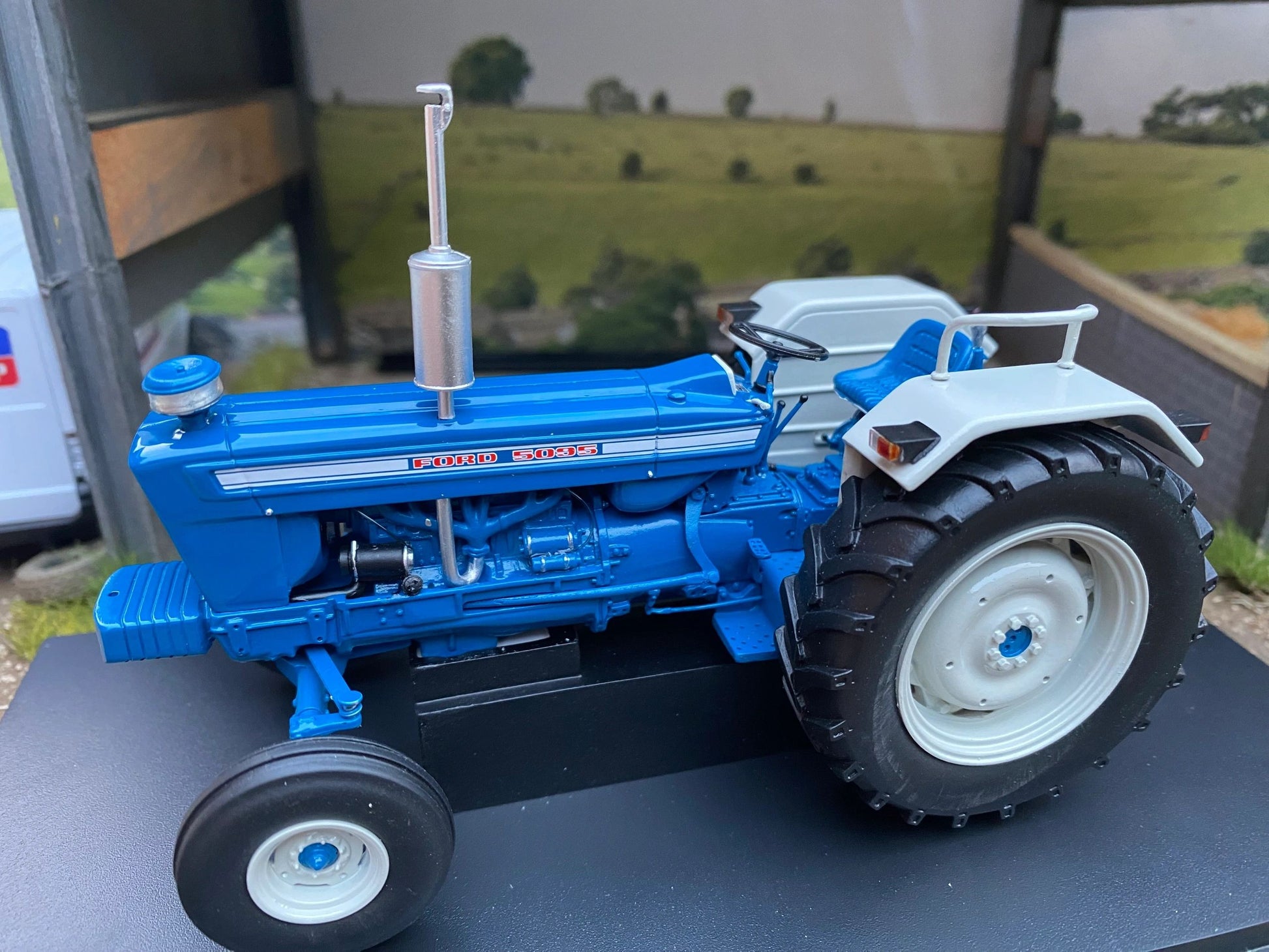 Ford 5095 2wd Tractor Limited Edition Stunning in 1:32 scale VKA Models Image 4