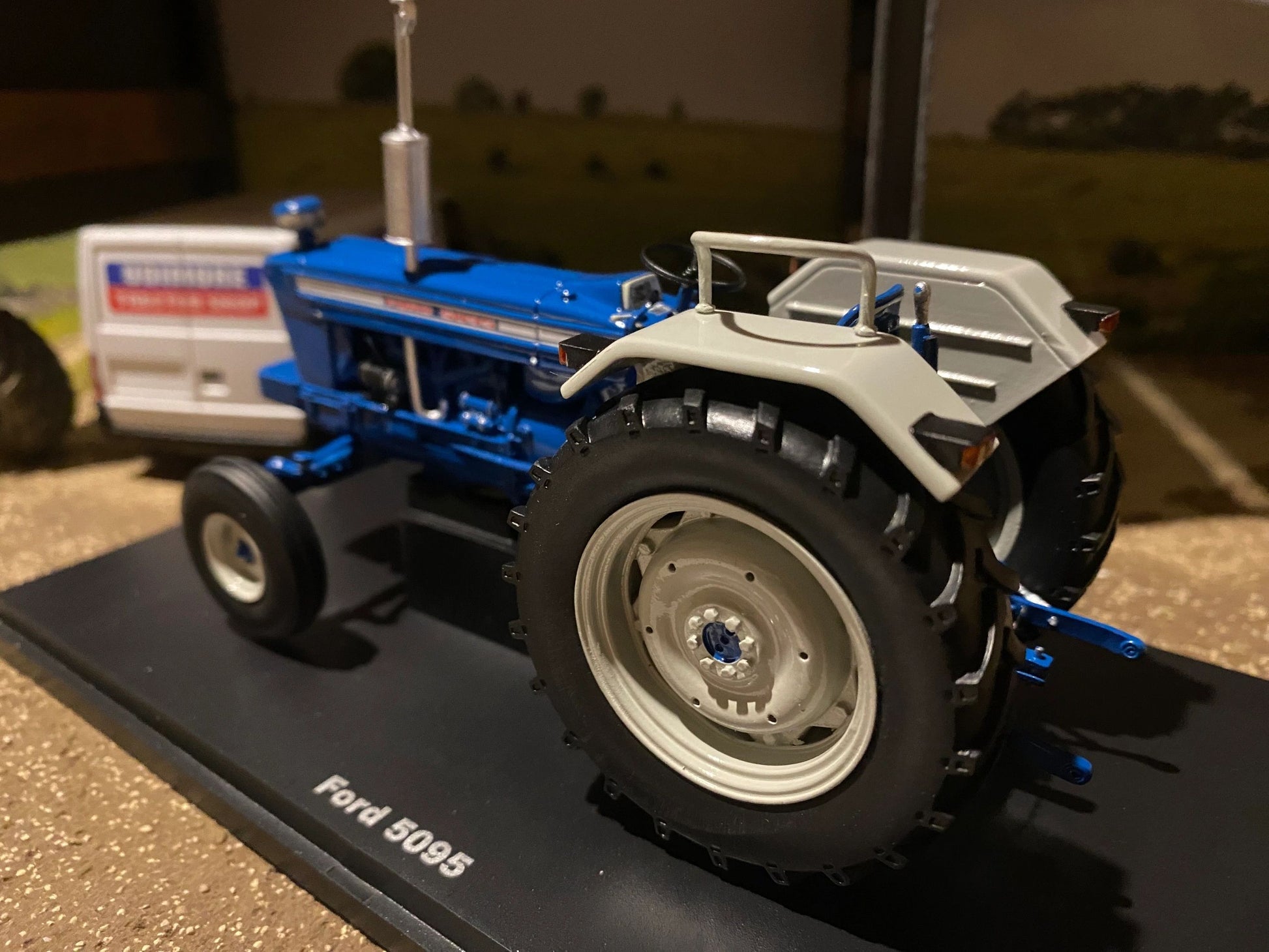 Ford 5095 2wd Tractor Limited Edition Stunning in 1:32 scale VKA Models Image 8