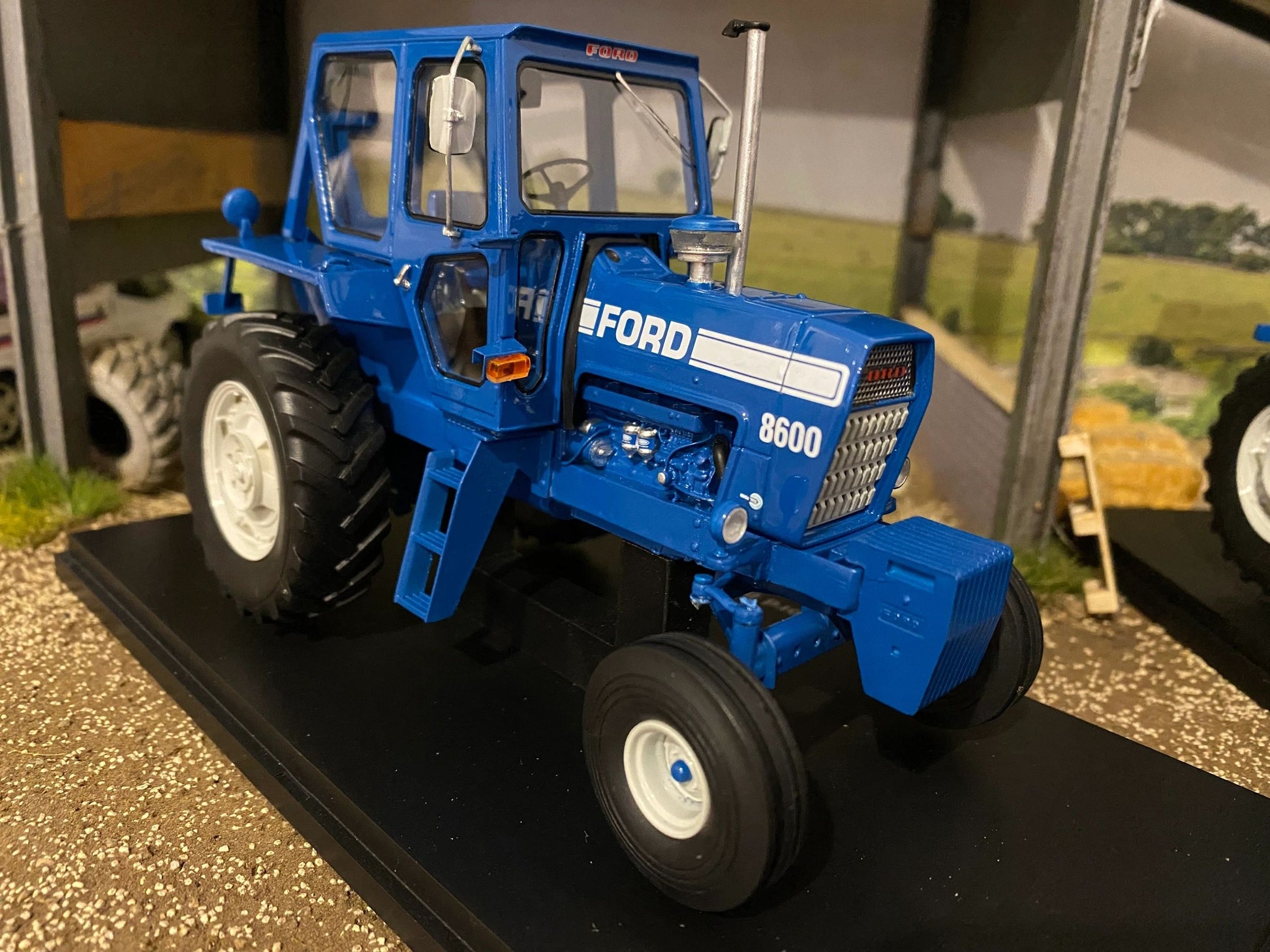 Ford 8600 2wd Tractor Limited Edition Stunning in 1:32 scale VKA Models Image 5