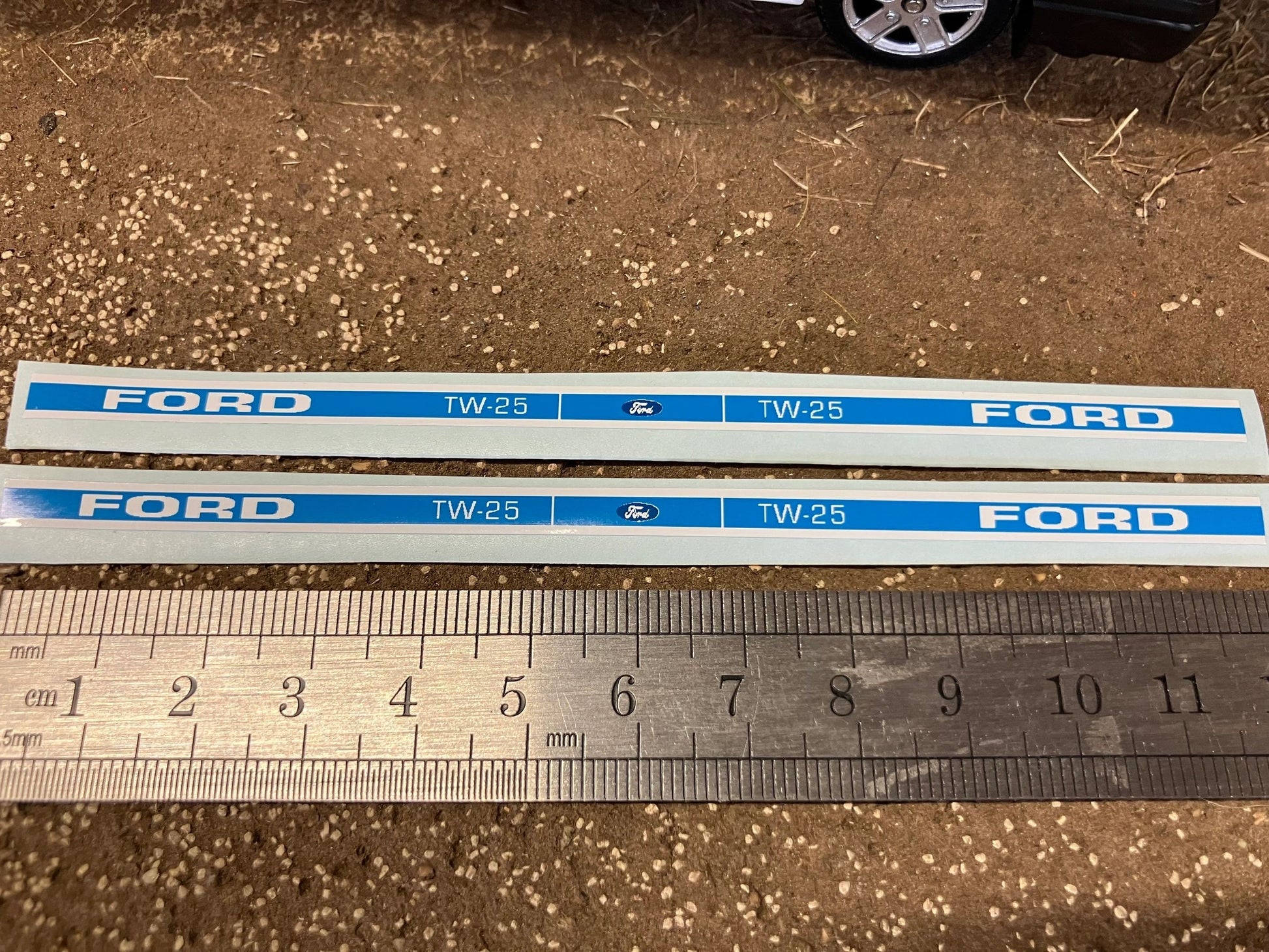Ford TW25 mk 1 Tractor Pre cut professional High quality vinyl 4 bonnet decals farm machinery Britains decals 1:32 scale Image 3