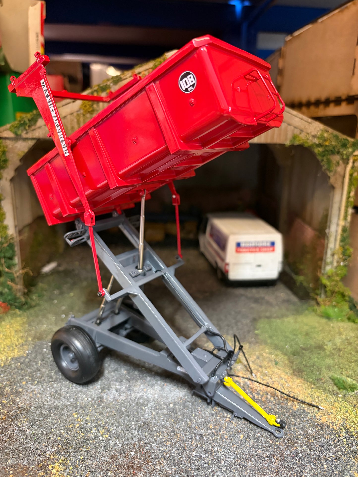 Replicagri Massey Ferguson 108 SE Hi-Lift Trailer REP218 – 1:32 Scale