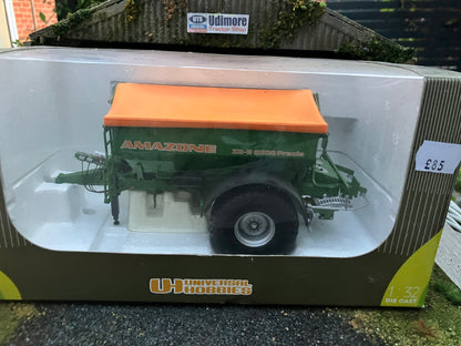 Universal Hobbies Amazone 8200 spreader 1:32 scale Boxed UH2593U