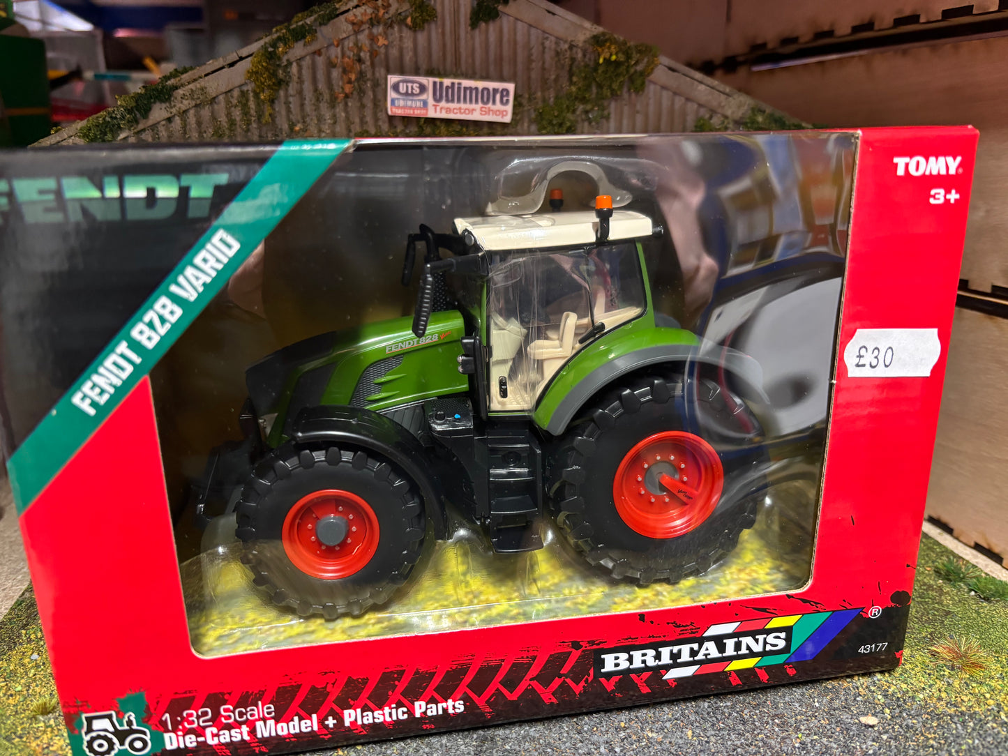 Britains Fendt 828 Tractor 1:32 scale New BOXED 43177
