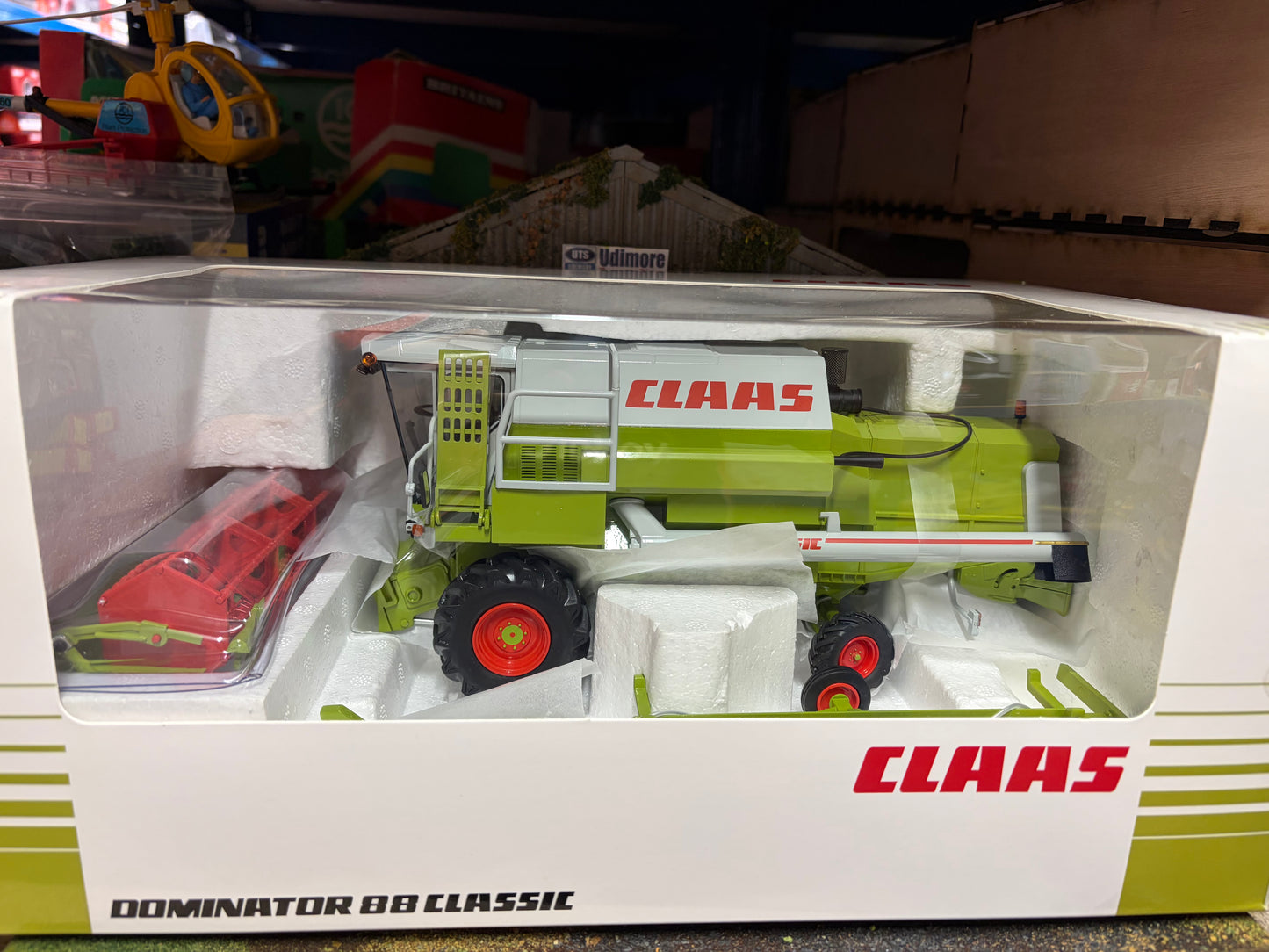 REP169 Replicagri Claas Dominator 88 Classic Combine Harvester Header trailer Stunning in 1:32 scale